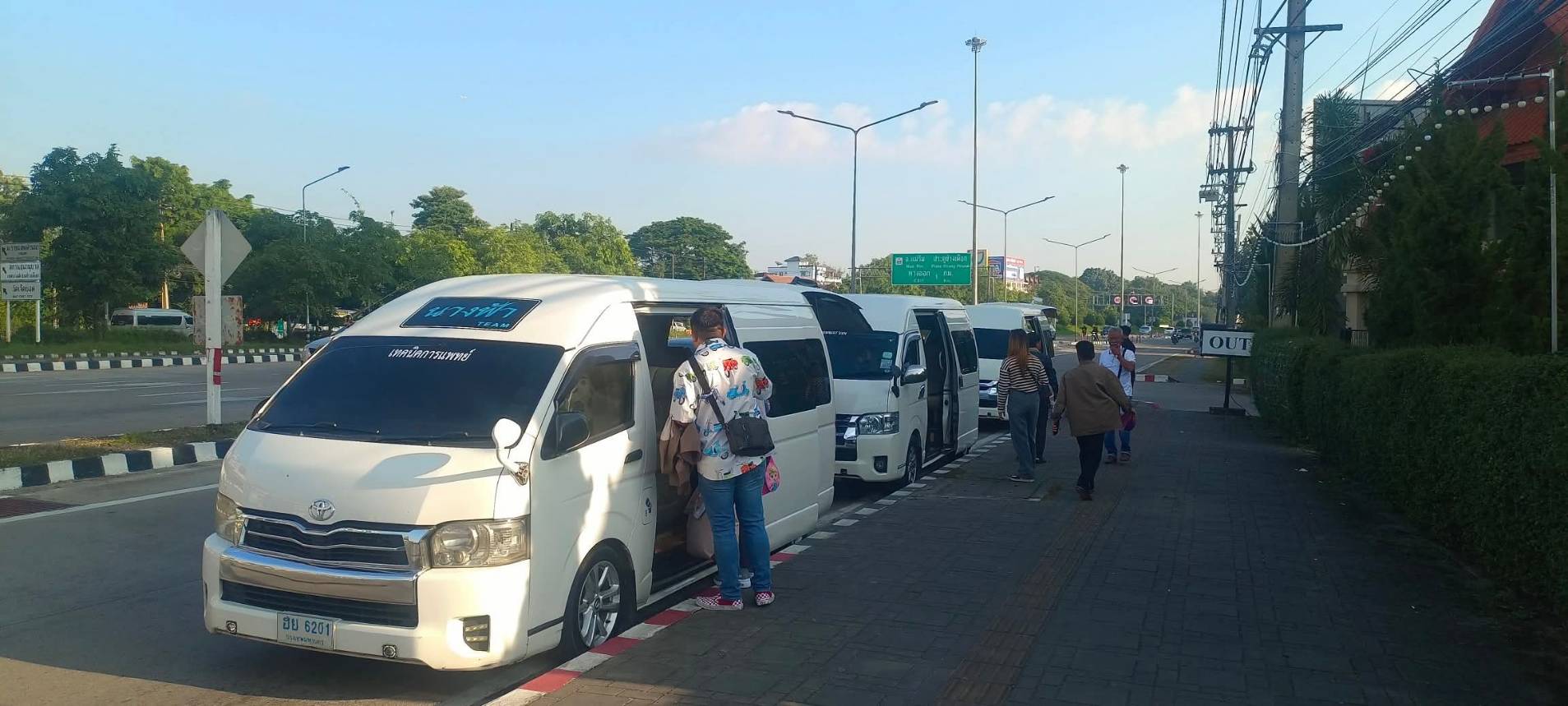 รถตู้กว่า 30 คัน รองรับคณะใหญ่ ทัวร์บริษัท ดูงาน สัมมนา และหมู่คณะทุกขนาด